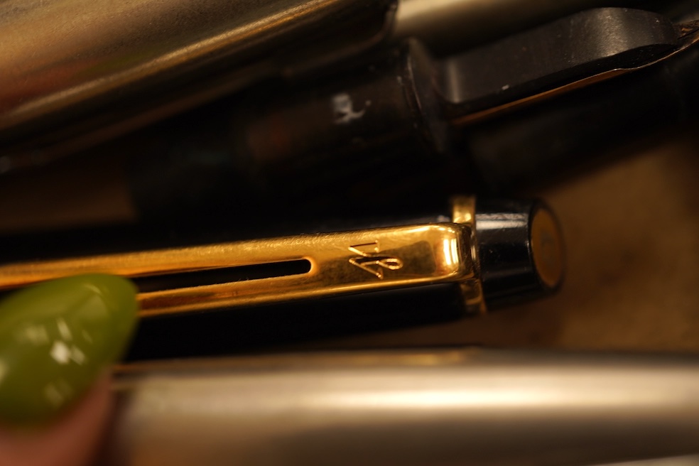 A collection of mostly fountain pens to include Parker and Sheaffer